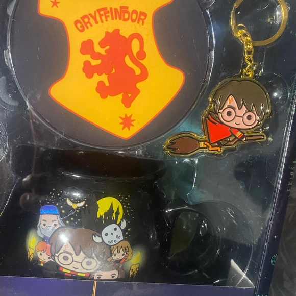 Gryffindor Kids Accessory Set - Black and Gold - Picture 4 of 8